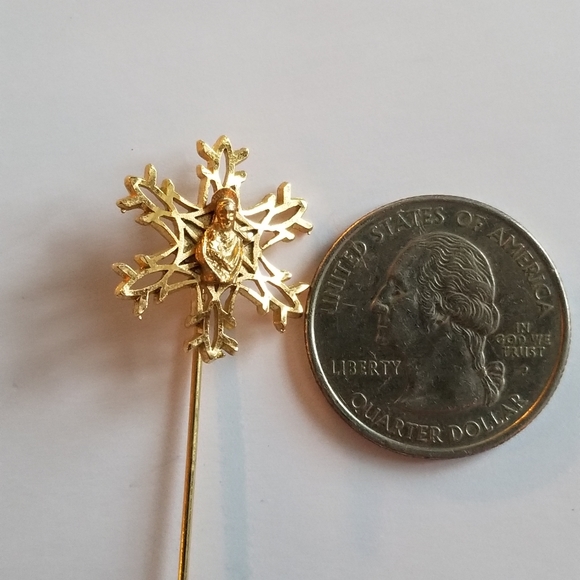 Vintage stickpin Mary baby Jesus snowflake gold tone stick pin lapel Christian - Picture 3 of 8